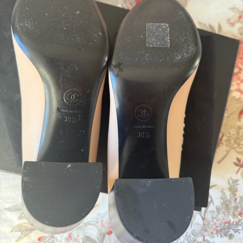 CHANEL 2-TONE PUMPS - Picture 4 of 4